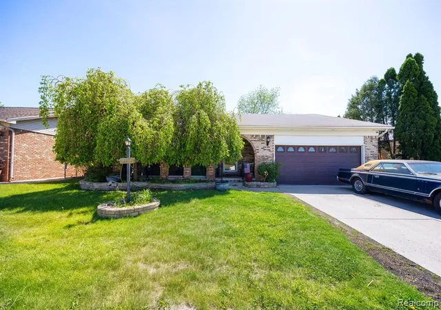 Photo 3 of Single family home for sale at 5858 Reuter St, Dearborn, MI 48126 | MLS# 60994363 | Listing updated on 2026-07-07