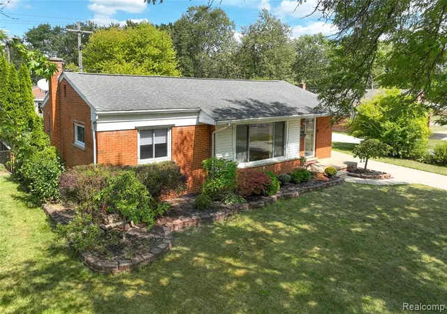 Photo 4 of Single family home for sale at 31528 Alabama St, Livonia, MI 48150 3931 | MLS# 61024792 | Listing updated on 2026-08-28