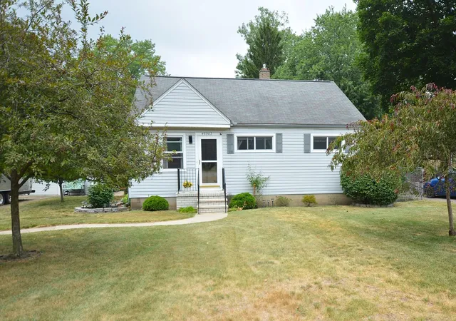 Photo 2 of Single family home for sale at 45967 Gable Inn St, Shelby Township, MI 48317 | MLS# 50216587 | Listing updated on 2026-08-30