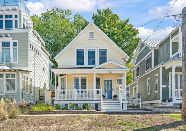 Photo 1 of Single family home for sale at 909 Lions Park Dr, Saint Joseph, MI 49085 | MLS# 70521744 | Listing updated on 2026-07-01