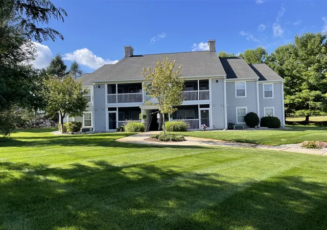 1st image of 732 W Barrington Cir, Jackson, MI 49203 | MLS# 70524347