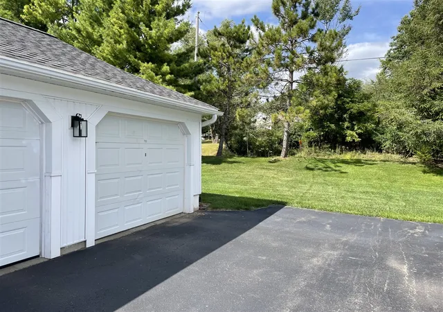 27th image of 732 W Barrington Cir, Jackson, MI 49203 | MLS# 70524347