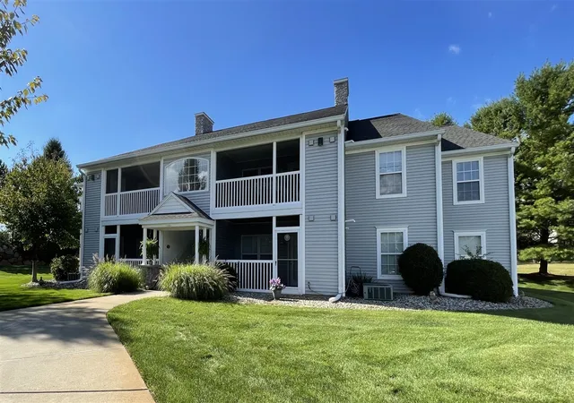 2nd image of 732 W Barrington Cir, Jackson, MI 49203 | MLS# 70524347