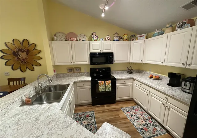 4th image of 732 W Barrington Cir, Jackson, MI 49203 | MLS# 70524347