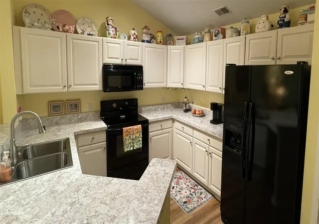 5th image of 732 W Barrington Cir, Jackson, MI 49203 | MLS# 70524347
