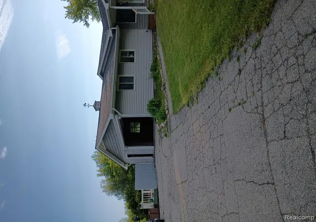 Homes for sale in Fowlerville, MI | 9766 Amanda Dr, Fowlerville, MI 48836 | MLS# 60998355