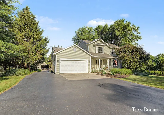 Homes for sale in Rockford, MI | 8925 Shaner Ave, Rockford, MI 49341 | MLS# 70543804