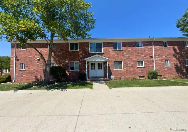 3rd image of 22204 E 11 Mile Rd, Saint Clair Shores, MI 48081 | MLS# 61009797