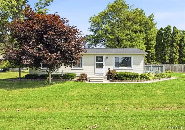 Homes for sale in Marysville, MI | 1675 Pennsylvania Ave, Marysville, MI 48040 | MLS# 61009698