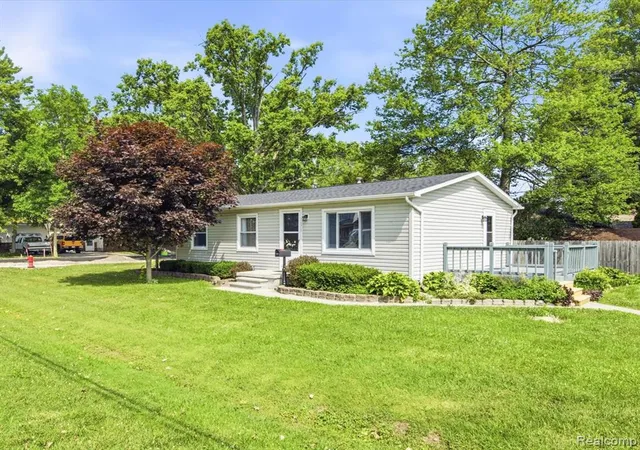 Homes for sale in Marysville, MI | 1675 Pennsylvania Ave, Marysville, MI 48040 | MLS# 61009698