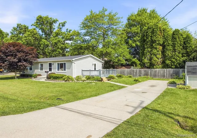 Homes for sale in Marysville, MI | 1675 Pennsylvania Ave, Marysville, MI 48040 | MLS# 61009698