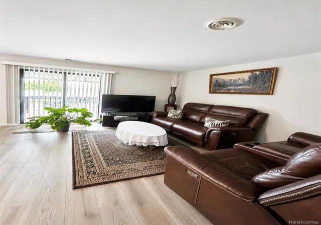 3rd image of 29838 Utica Rd #25, Roseville, MI 48066 | MLS# 61007744