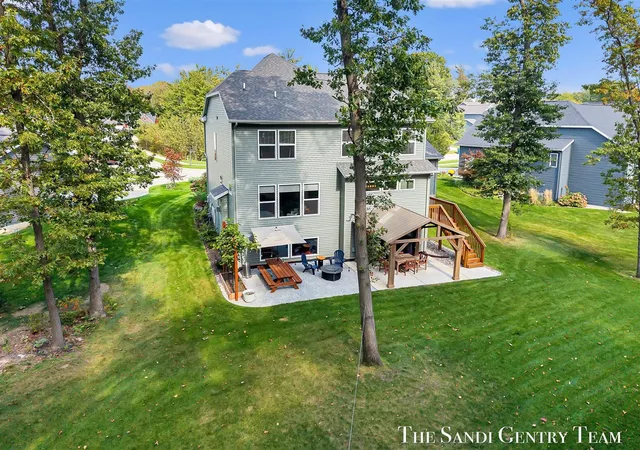 3rd image of 16682 Spring Tree Dr, Spring Lake, MI 49456 | MLS# 70498176