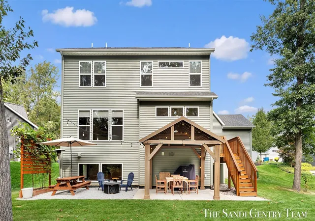 4th image of 16682 Spring Tree Dr, Spring Lake, MI 49456 | MLS# 70498176