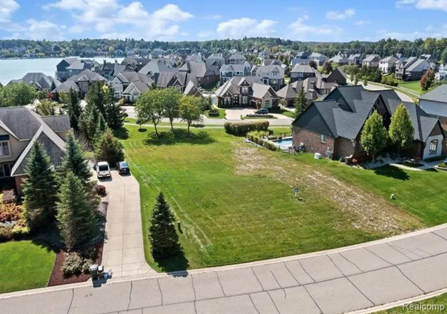 12th image of 10539 Stoney Point Dr, South Lyon, MI 48178 | MLS# 60974448