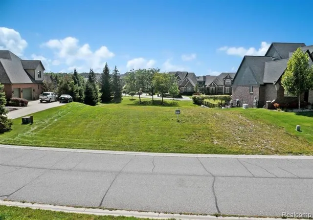 2nd image of 10539 Stoney Point Dr, South Lyon, MI 48178 | MLS# 60974448