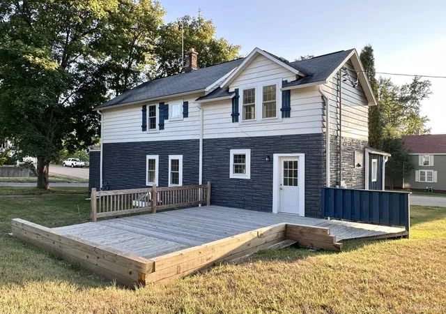 3rd image of 500 E B St, Iron Mountain, MI 49801 | MLS# 50219536