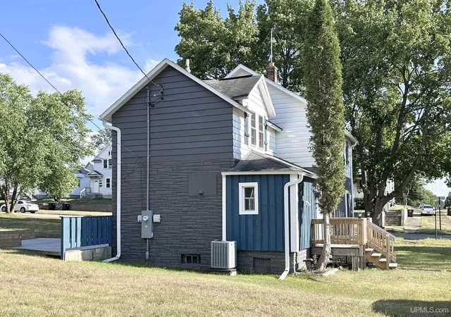 4th image of 500 E B St, Iron Mountain, MI 49801 | MLS# 50219536