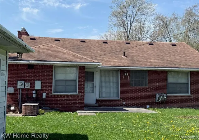 5th image of 29316 Southgate Dr, Southfield, MI 48076 1779 | MLS# 60988397