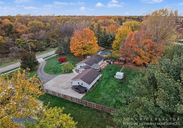 Photo 2 of Single family home for sale at 2875 Richmond St, Grand Rapids, MI 49504 | MLS# 70566779 | Listing updated on 2026-10-30