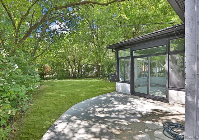 Photo 4 of Single family home for sale at 21911 Whitmore St, Oak Park, MI 48237 | MLS# 61023190 | Listing updated on 2026-09-06
