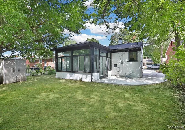Photo 5 of Single family home for sale at 21911 Whitmore St, Oak Park, MI 48237 | MLS# 61023190 | Listing updated on 2026-09-06
