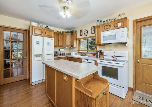 Photo 4 of Single family home for sale at W7921 S Lake Antoine Rd, Iron Mountain, MI 49801 | MLS# 50215316 | Listing updated on 2026-10-04