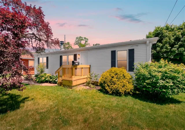 1st image of 529 Riverside Dr, Battle Creek, MI 49015 | MLS# 70538269