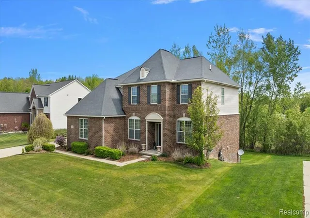Photo 4 of Single Family Residence at 695 Dennison Ct, Oakland, MI 48363 | MLS# 60995655 |  | Sold on 2026-07-01