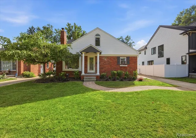 Photo 3 of Single family home for sale at 1872 Banbury St, Birmingham, MI 48009 7161 | MLS# 61025618 | Listing updated on 2026-08-30
