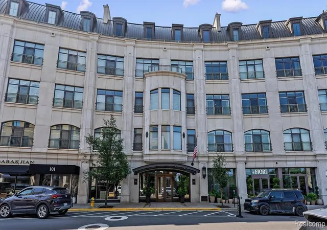 Photo 2 of Sale Pending at 111 Willits St #202, Birmingham, MI 48009 | MLS# 61017086 | Listing updated on 2026-08-03