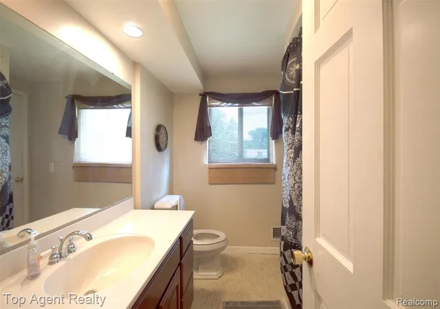 Homes for sale in Clinton Township, MI | 36218 Paddock Dr, Clinton Township, MI 48035 | MLS# 61011088