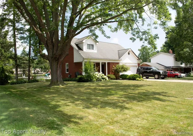 Homes for sale in Clinton Township, MI | 36218 Paddock Dr, Clinton Township, MI 48035 | MLS# 61011088