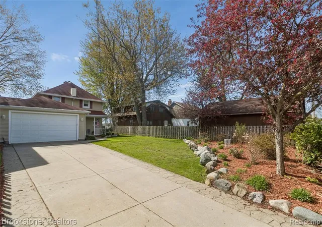Homes for sale in Algonac, MI | 2230 Elm St, Algonac, MI 48001 | MLS# 60990578
