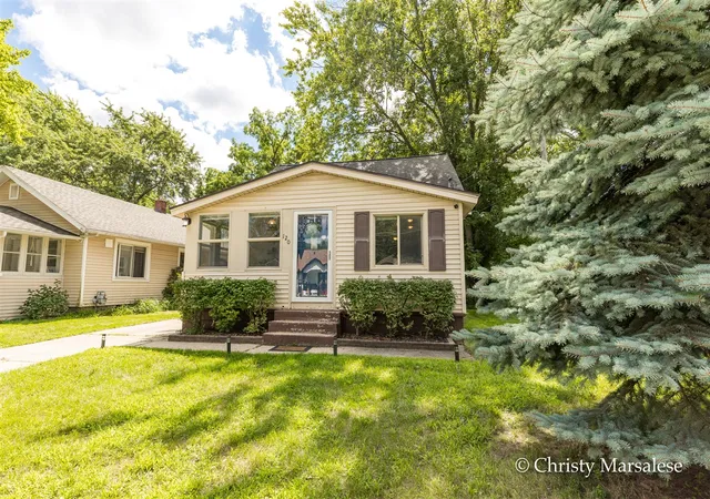 2nd image of 120 34th St, Grand Rapids, MI 49548 | MLS# 70553416