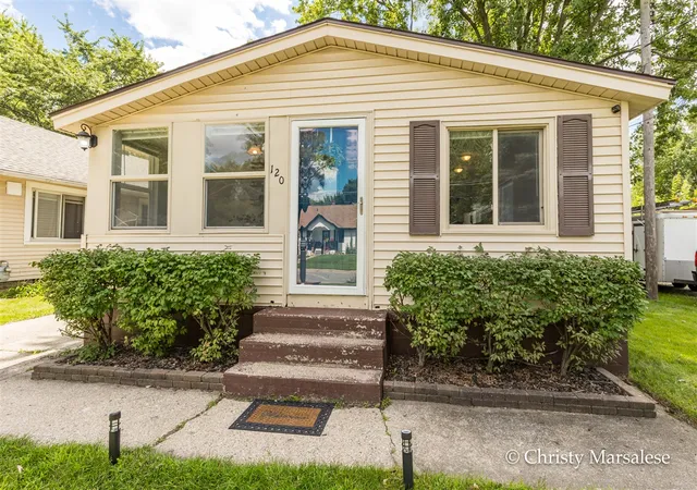 3rd image of 120 34Th St, Grand Rapids, MI 49548 | MLS# 70553416