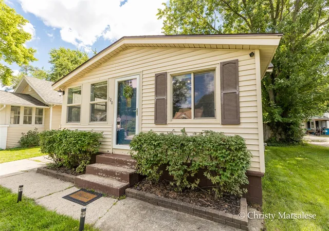 70th image of 120 34th St, Grand Rapids, MI 49548 | MLS# 70553416