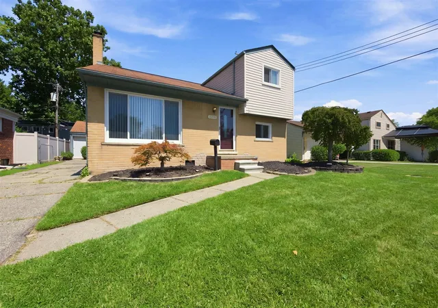 Photo 3 of Single family home for sale at 31040 Stephen Ave, Westland, MI 48185 | MLS# 70551720 | Listing updated on 2026-08-24
