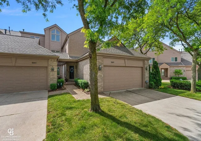 3rd image of 26031 N Harbour Pointe Dr N Dr #UNIT 9, Harrison Township, MI 48045 | MLS# 50211920