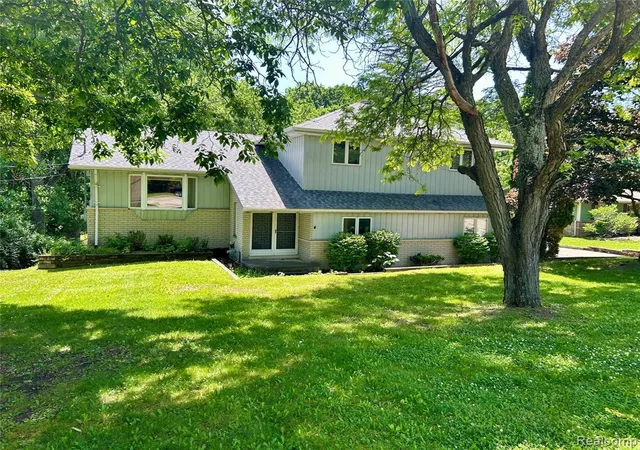 2nd image of 1457 W Avon Rd, Rochester Hills, MI 48309 3044 | MLS# 61002998