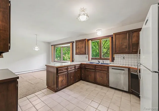 5th image of 1457 W Avon Rd, Rochester Hills, MI 48309 3044 | MLS# 61002998