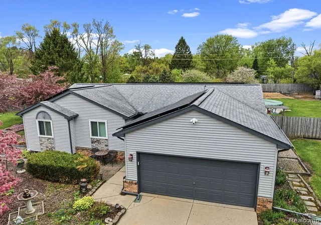Photo 2 of Single family home for sale at 4713 Desert Brg Ct, Highland, MI 48356 | MLS# 61021731 | Listing updated on 2026-08-19