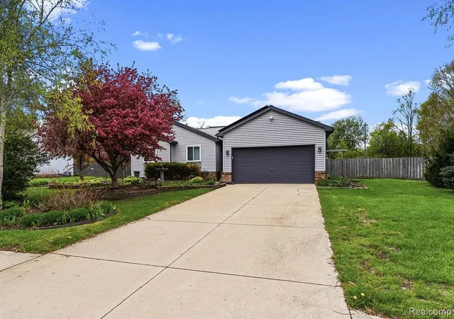 Photo 3 of Single family home for sale at 4713 Desert Brg Ct, Highland, MI 48356 | MLS# 61021731 | Listing updated on 2026-08-19