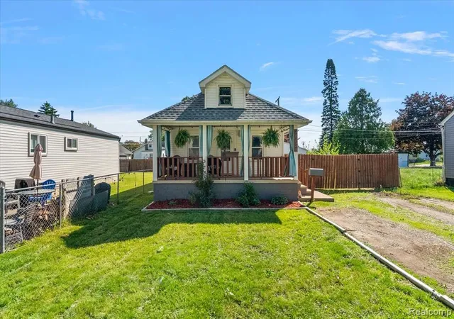 Homes for sale in Roseville, MI | 28828 Galloway St, Roseville, MI 48066 | MLS# 60995903