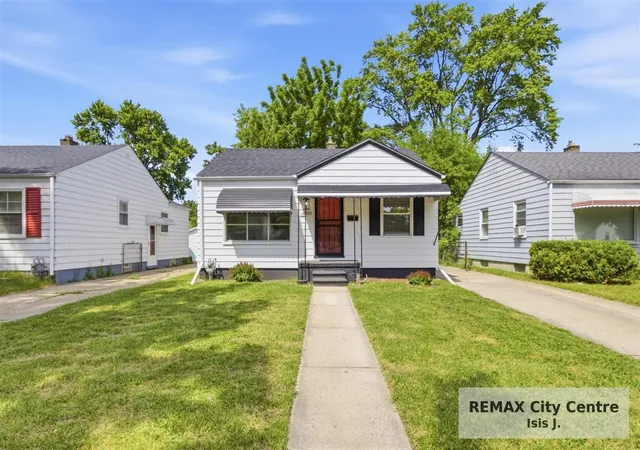 Homes for sale in Harper Woods, MI | 18985 Woodland St, Harper Woods, MI 48225 | MLS# 70537657