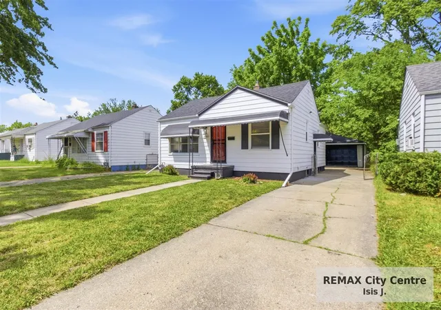 Homes for sale in Harper Woods, MI | 18985 Woodland St, Harper Woods, MI 48225 | MLS# 70537657