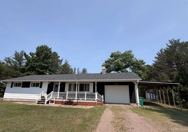 Photo 3 of Single family home for sale at 133 Riverland Dr, Marquette, MI 49855 | MLS# 50217230 | Listing updated on 2026-09-09