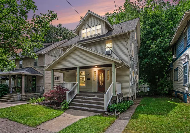 Photo 2 of Sale Pending at 47 Carlton Ave, Grand Rapids, MI 49506 | MLS# 70544415 | Listing updated on 2026-08-07