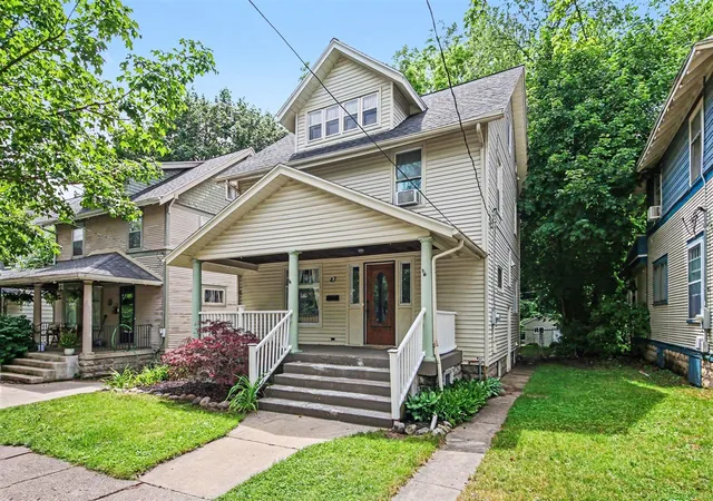 Photo 2 of Sale Pending at 47 Carlton Ave, Grand Rapids, MI 49506 | MLS# 70544415 | Listing updated on 2026-08-07