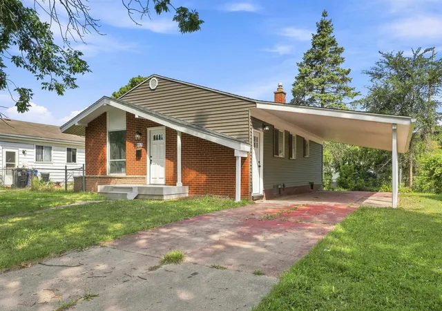 Photo 3 of Sale Pending at 817 Dell Ave, Flint, MI 48507 | MLS# 50219725 | Listing updated on 2026-08-28